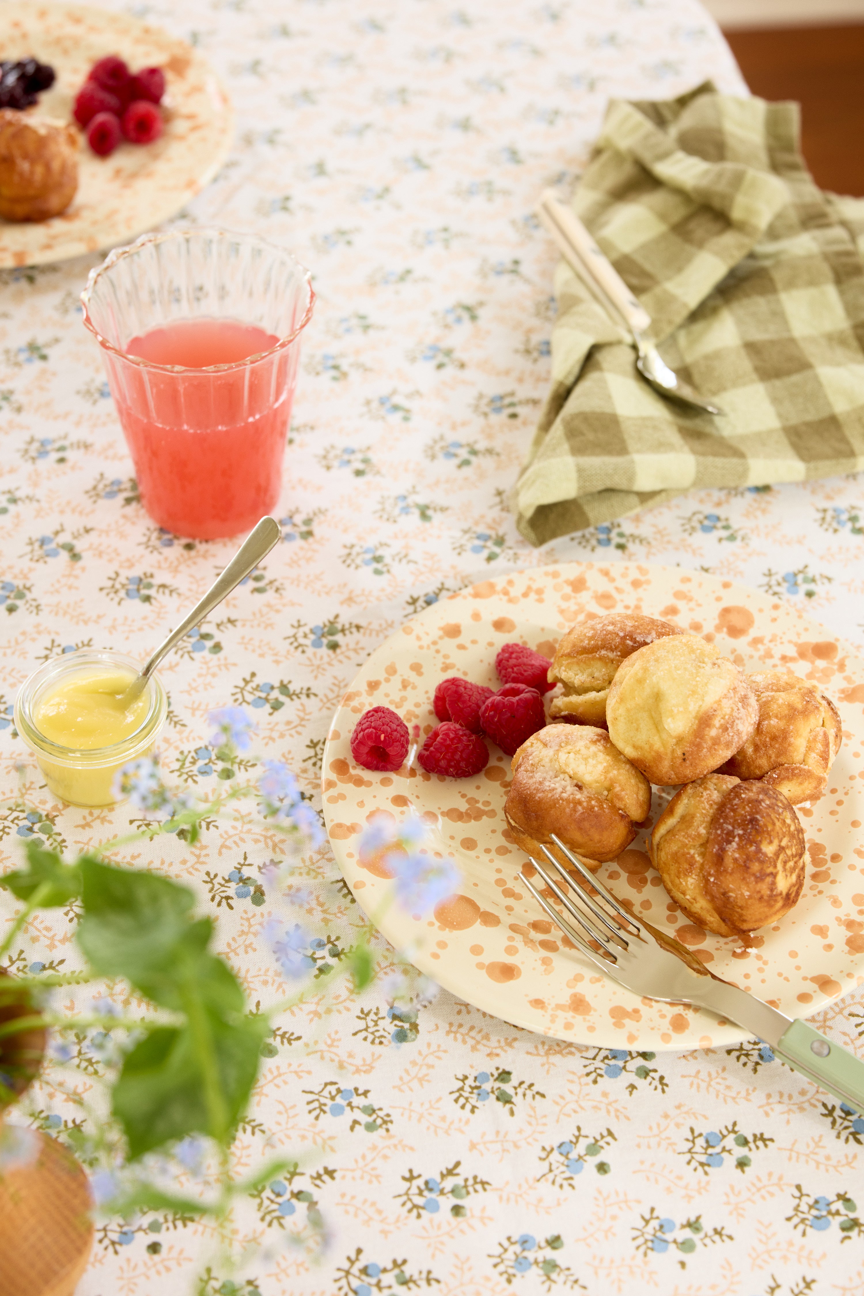 Relaxed dining and home setting